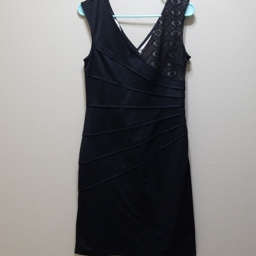 London Times 🔵Fitted Sleeveless Dress